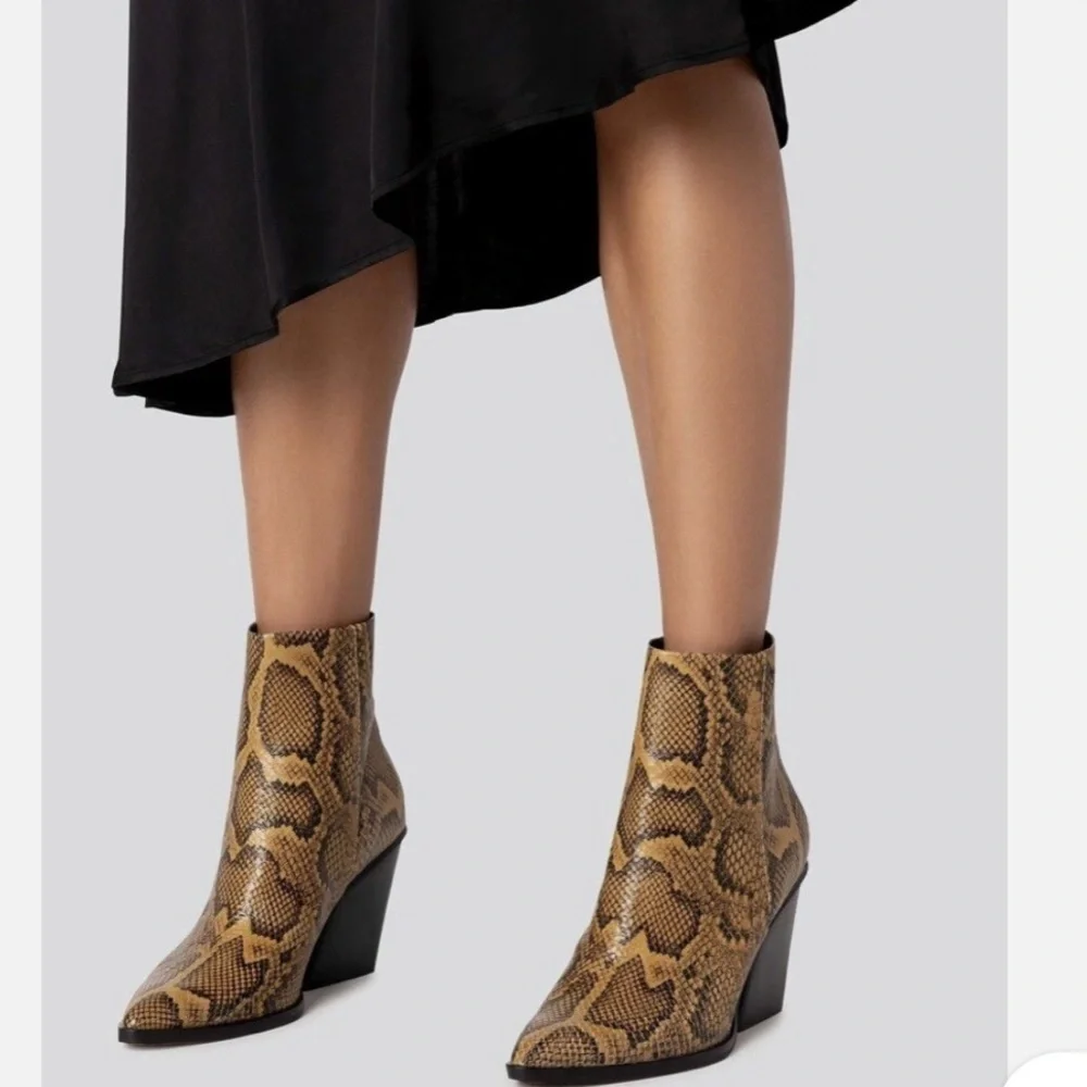 Dolce Vita Snakeskin Print Pointed Toe Ankle Boots in Tan & Black